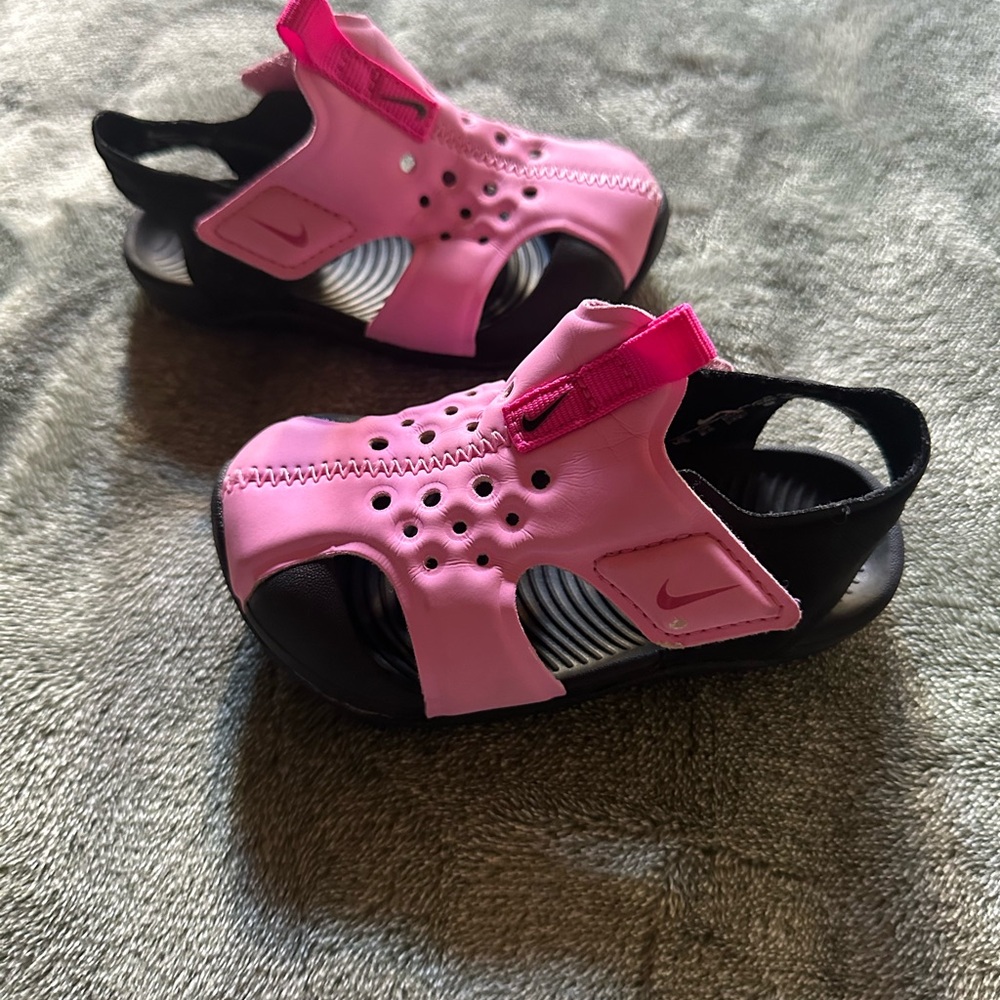 Nike Kids Pink and Black Water-Ready Sandals with Hook-and-Loop Strap 6C